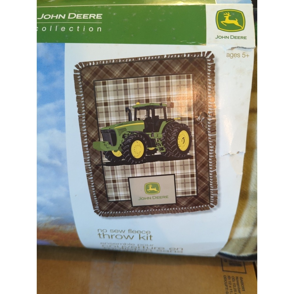 John Deere No Sew Fleece Throw Kit DIY Blanket Plaid Tractor 43x55 New‎ - Picture 2 of 5
